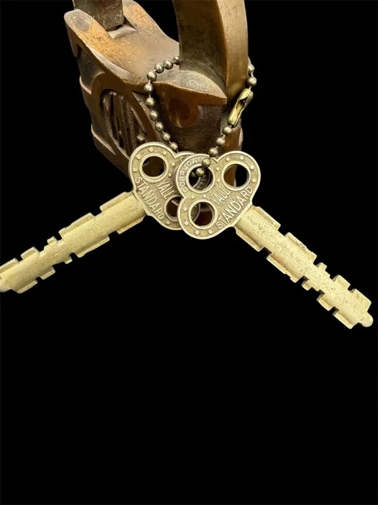 Yale & Towne Padlock - Picture 5 of 5